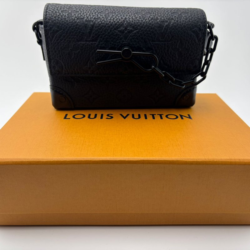 路易威登 Steamer 系列黑武士壓紋牛皮斜挎包-4