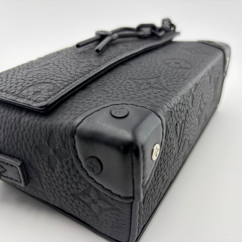 路易威登 Steamer 系列黑武士壓紋牛皮斜挎包-8