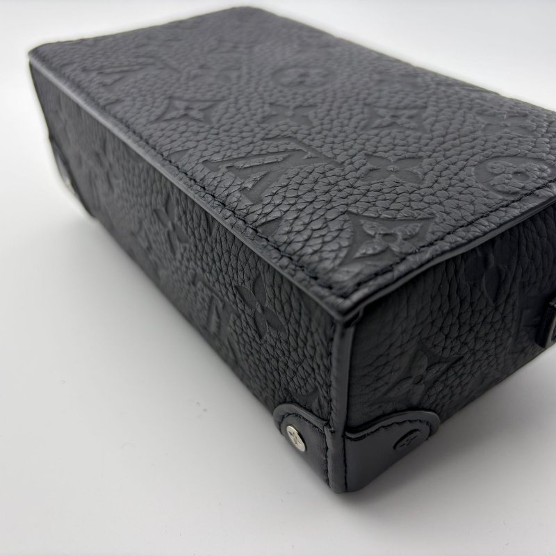 路易威登 Steamer 系列黑武士壓紋牛皮斜挎包-9