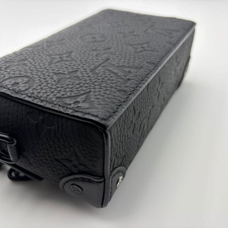 路易威登 Steamer 系列黑武士壓紋牛皮斜挎包-10