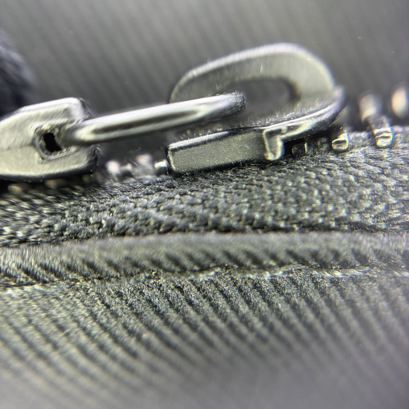 路易威登 Steamer 系列黑武士壓紋牛皮斜挎包-17