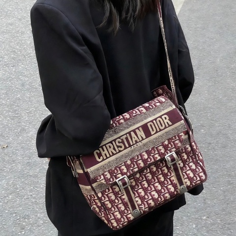 DIOR 經典老花紅色中號郵差肩背斜背包28*24*11.5 98新配件購證保卡