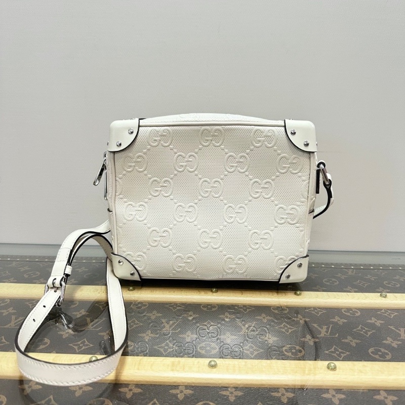 GUCCI 雙G白色壓紋肩背斜背包盒子包23*19*11 98新配件塵袋-1