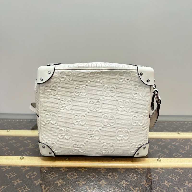 GUCCI 雙G白色壓紋肩背斜背包盒子包23*19*11 98新配件塵袋-6