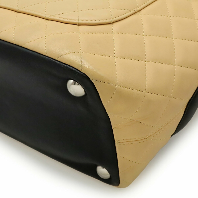 香奈兒 Cambon 系列 Coco Mark 大號手提單肩包，米色和黑色柔軟小牛皮 A25169-3