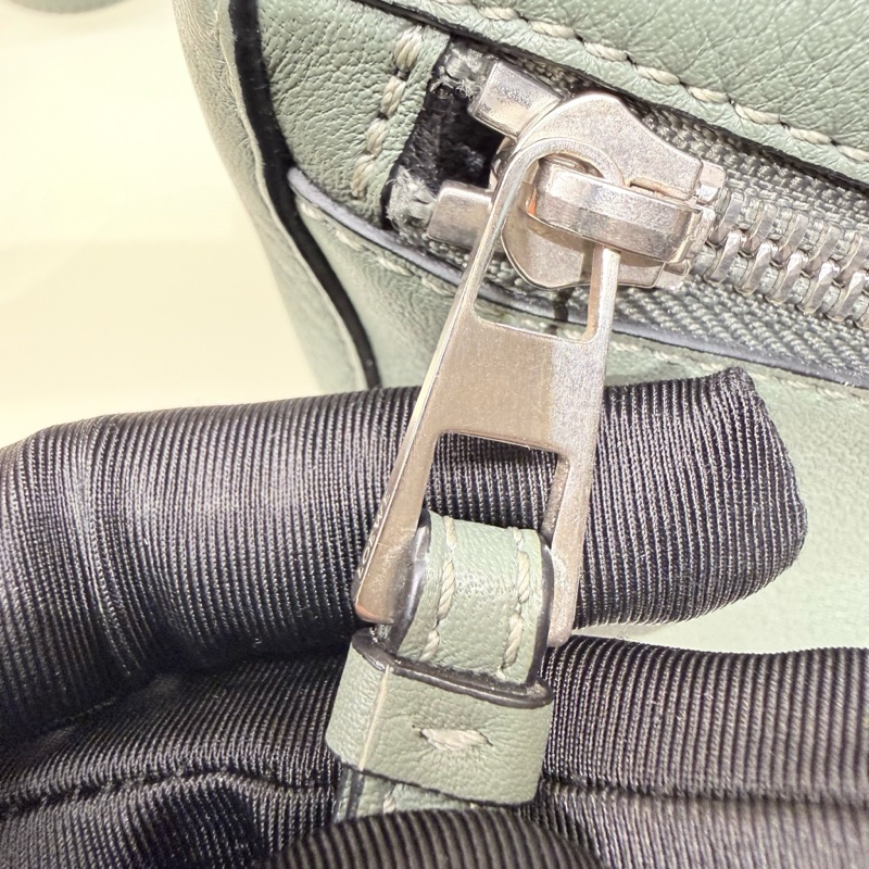 Loewe 98新閒置 Mini Puzzle 鼠尾草綠 2026年招財綠色-15