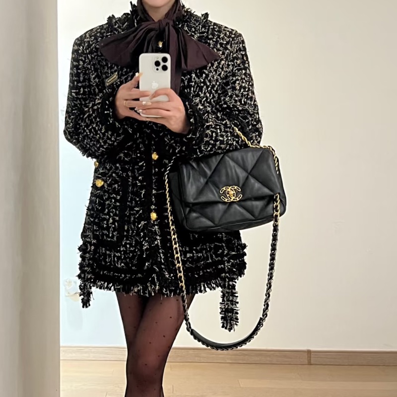✨Chanel 19bag 中號 99新 有保卡🖤-1