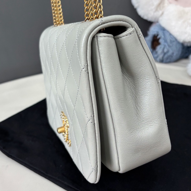 【近新閒置品】香奈兒Chanel 22C淺灰色瀑布鏈條單肩包芯片款-4