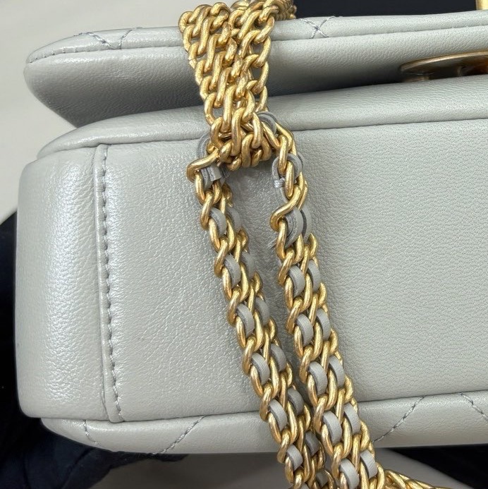【近新閒置品】香奈兒Chanel 22C淺灰色瀑布鏈條單肩包芯片款-9