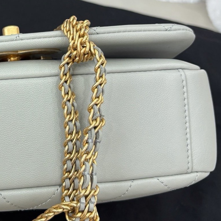 【近新閒置品】香奈兒Chanel 22C淺灰色瀑布鏈條單肩包芯片款-10