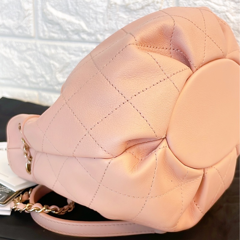 近新熱賣款附保卡購買影本✨Chanel香奈兒菱格紋雙C皮穿鏈抽繩水桶包/粉-9