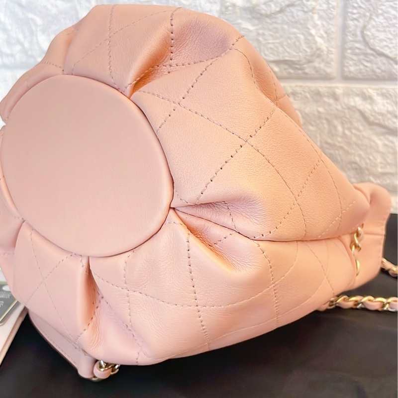 近新熱賣款附保卡購買影本✨Chanel香奈兒菱格紋雙C皮穿鏈抽繩水桶包/粉-12