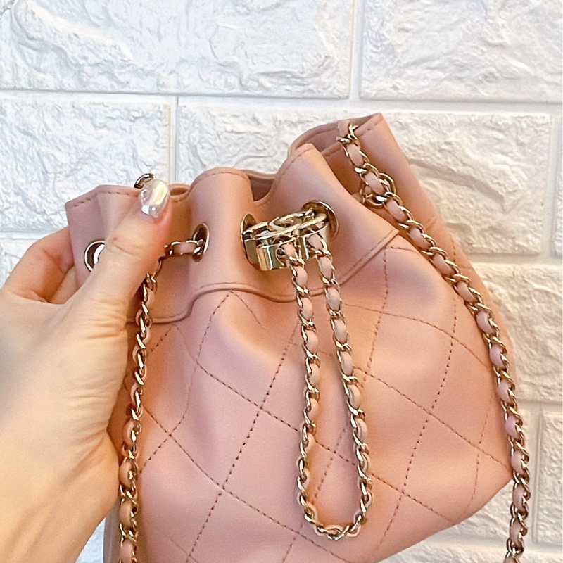 近新熱賣款附保卡購買影本✨Chanel香奈兒菱格紋雙C皮穿鏈抽繩水桶包/粉-19