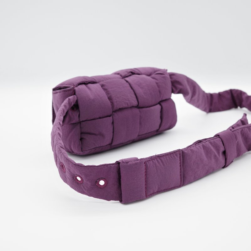 Bottega Veneta寶緹嘉 Padded Tech Cassette 深紫色 尼龍 斜背編織包-4