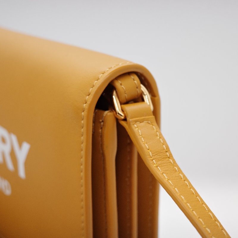 Burberry巴寶莉 Hazelmere 經典LOGO 芥末黃 牛皮 鏈帶 斜背包 手拿包 錢包-16