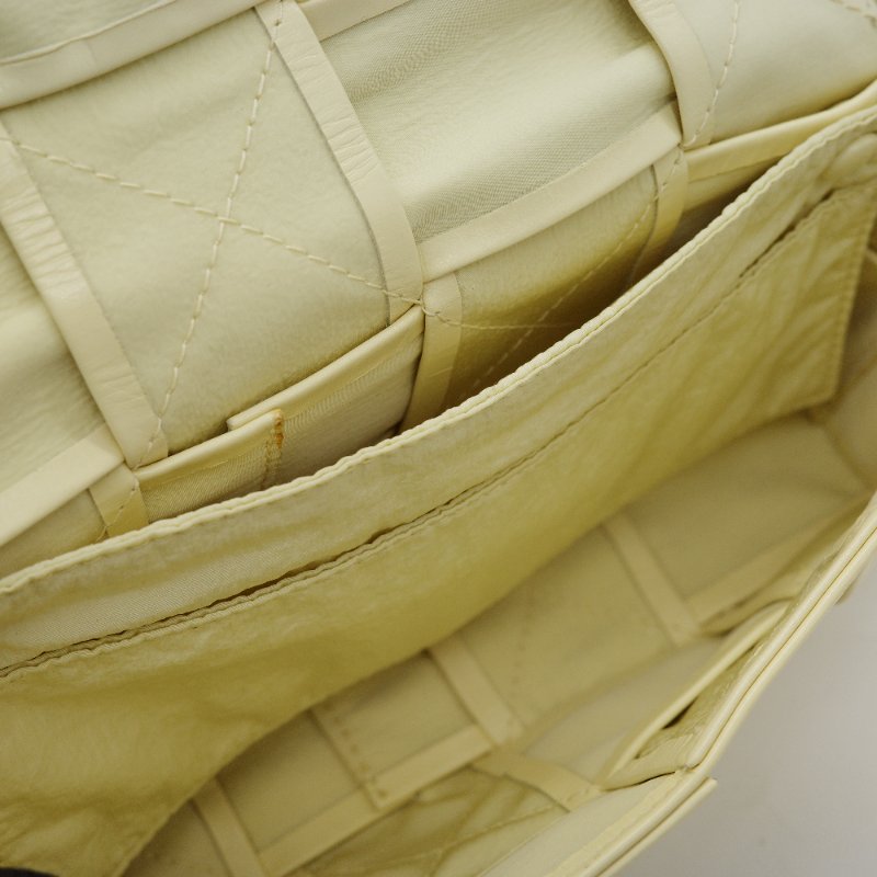 Bottega Veneta寶緹嘉 Cassette 淺黃色編織牛皮 斜背相機包-12