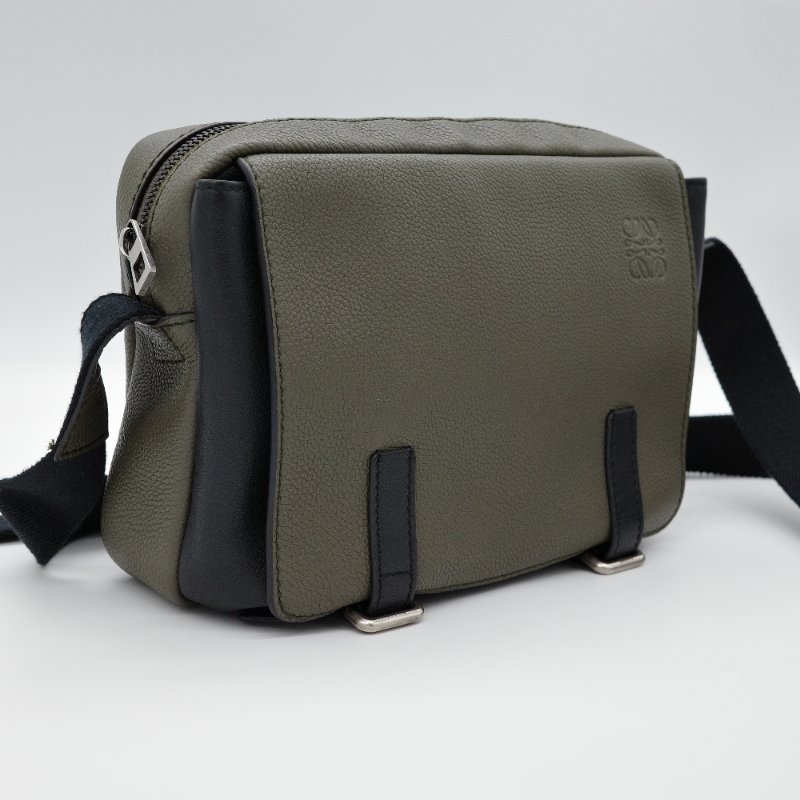 Loewe 羅威 Military XS 軍綠色 粒面小牛皮 斜背包 信差包-2