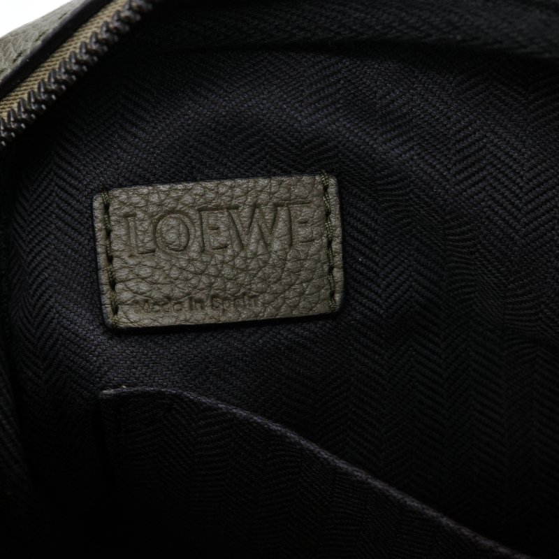 Loewe 羅威 Military XS 軍綠色 粒面小牛皮 斜背包 信差包-11