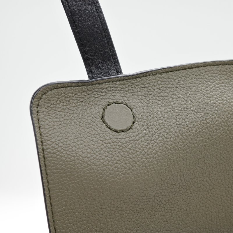 Loewe 羅威 Military XS 軍綠色 粒面小牛皮 斜背包 信差包-13
