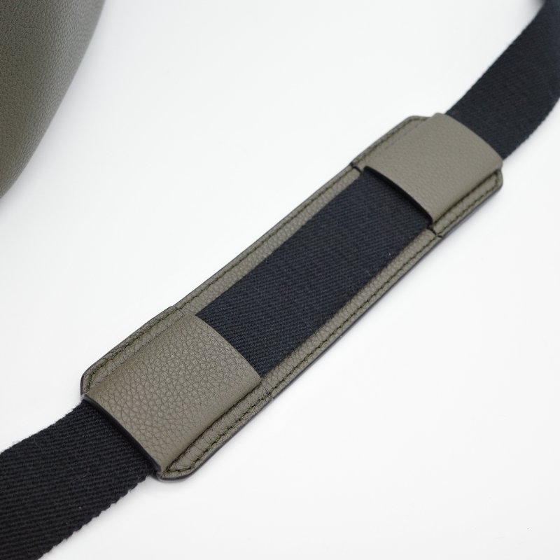 Loewe 羅威 Military XS 軍綠色 粒面小牛皮 斜背包 信差包-15