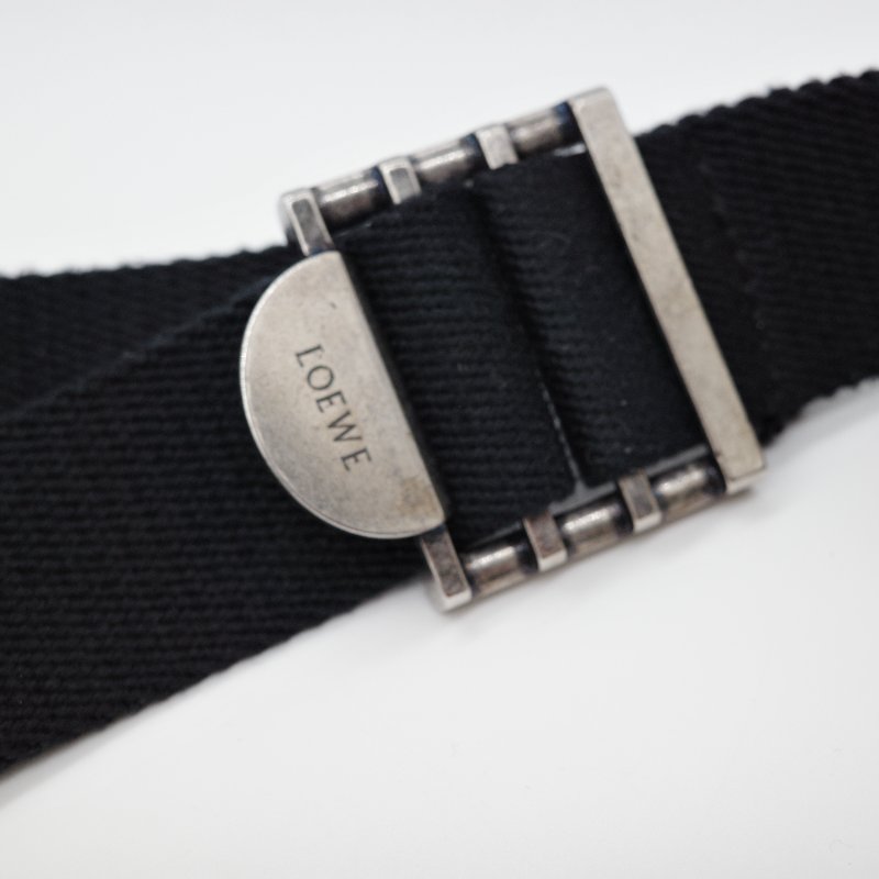Loewe 羅威 Military XS 軍綠色 粒面小牛皮 斜背包 信差包-17