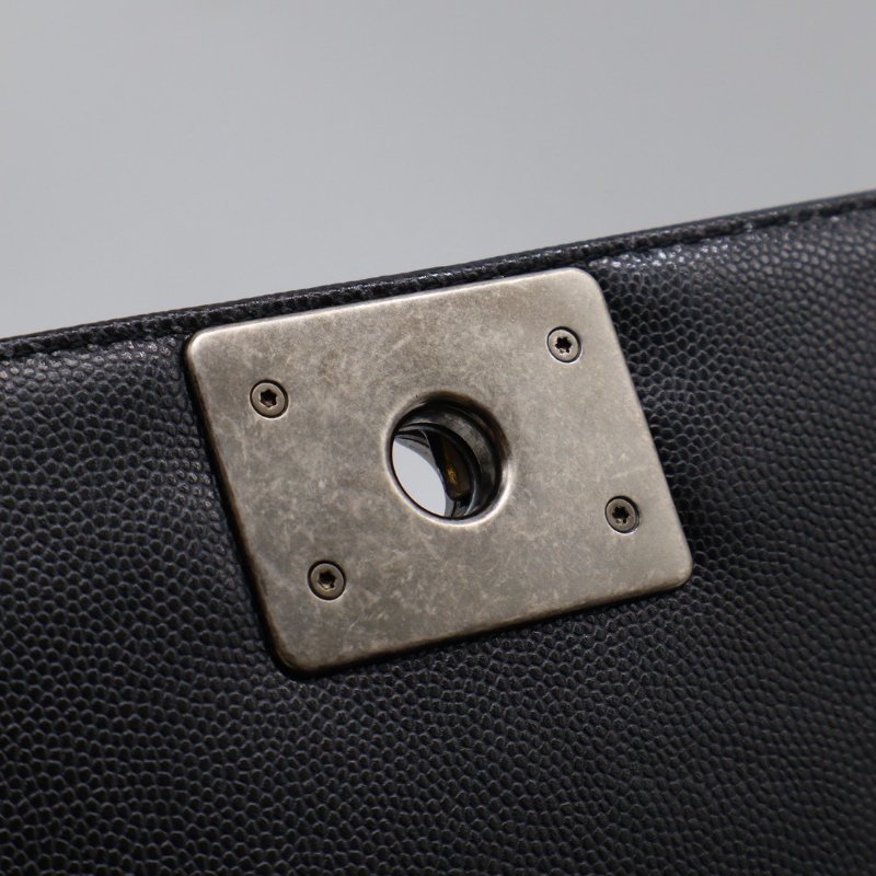 CHANEL Boy25 粒面牛皮口蓋包 - 黑銀29開-4