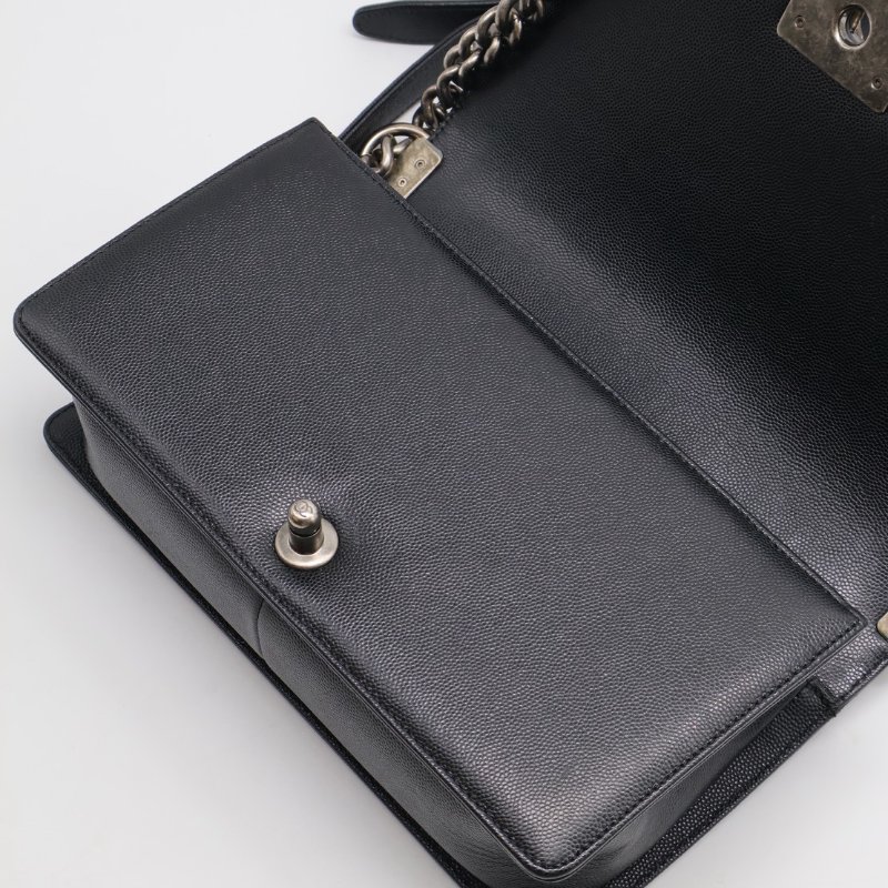 CHANEL Boy25 粒面牛皮口蓋包 - 黑銀29開-6