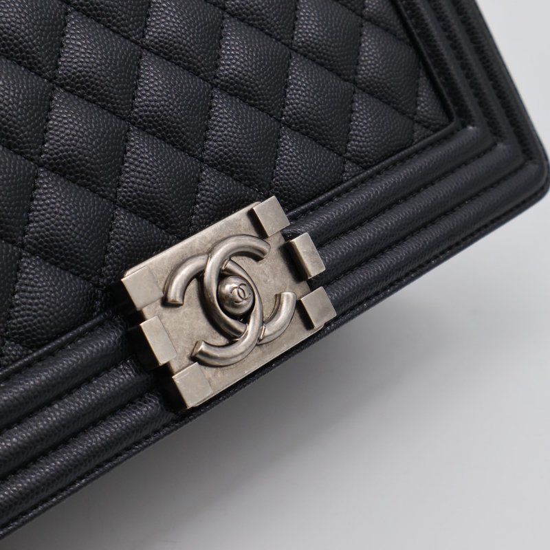 CHANEL Boy25 粒面牛皮口蓋包 - 黑銀29開-7