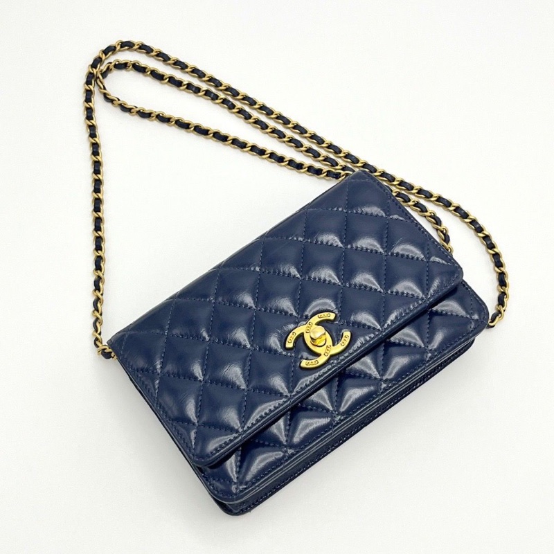 CHANEL藍色金扣油蠟皮鏈條包19*13*4.5 98新配件塵袋-1