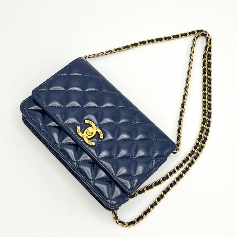 CHANEL藍色金扣油蠟皮鏈條包19*13*4.5 98新配件塵袋-4