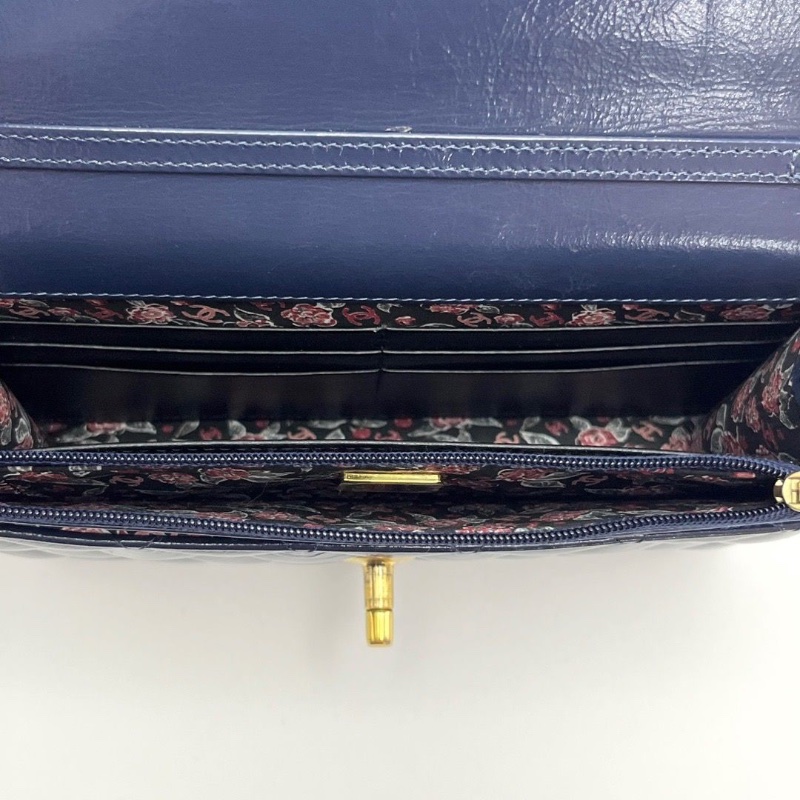 CHANEL藍色金扣油蠟皮鏈條包19*13*4.5 98新配件塵袋-5