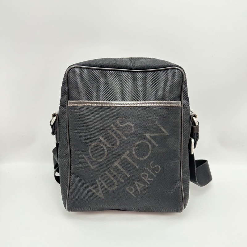 LV黑色帆布肩背斜背包20*25*7 98新 配件塵袋-2