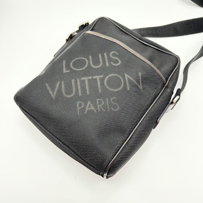 LV黑色帆布肩背斜背包20*25*7 98新 配件塵袋-5