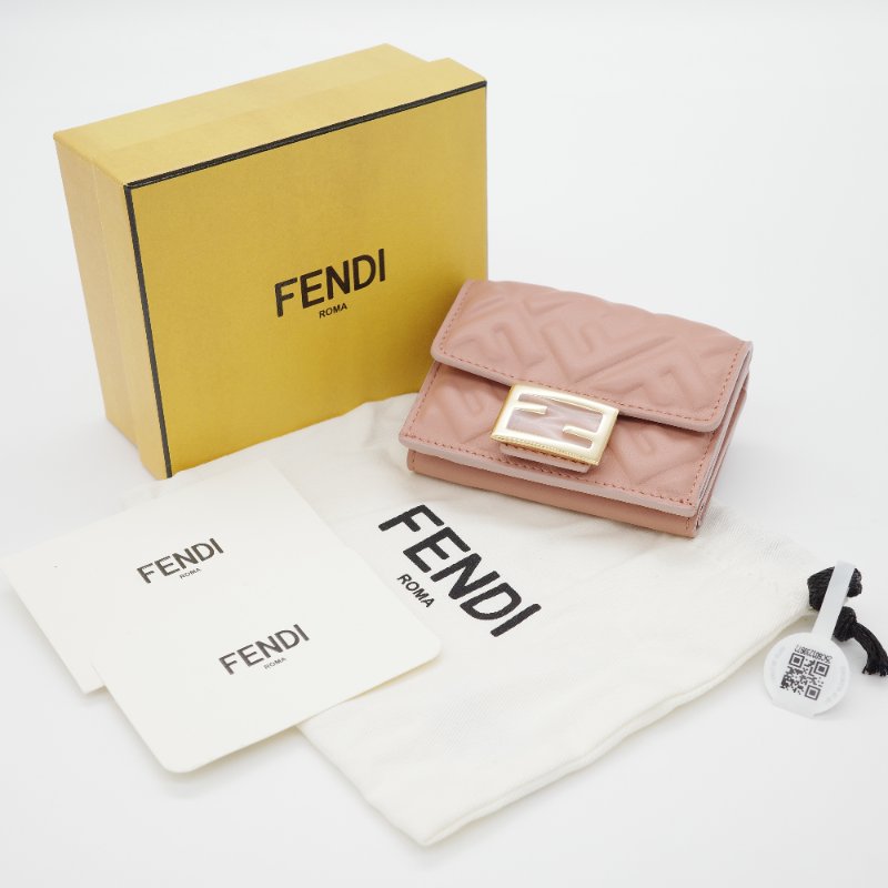 Fendi 芬迪 Baguette Micro  FF Logo腮紅粉 羊皮 三折短夾-0
