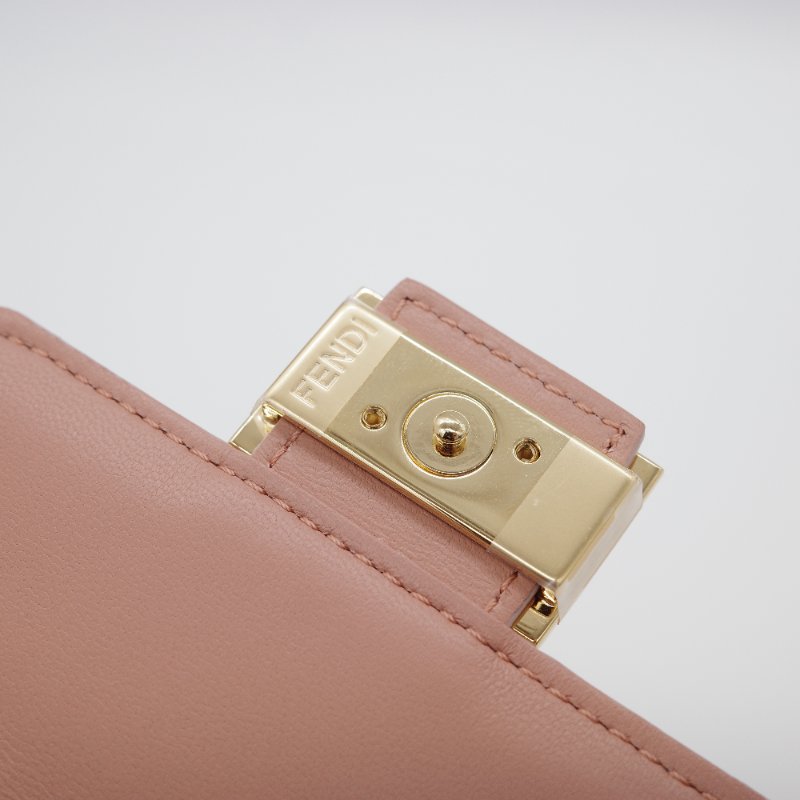 Fendi 芬迪 Baguette Micro  FF Logo腮紅粉 羊皮 三折短夾-7