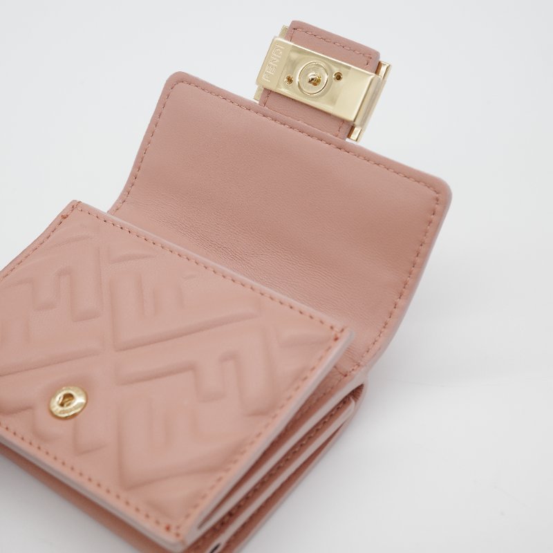 Fendi 芬迪 Baguette Micro  FF Logo腮紅粉 羊皮 三折短夾-8