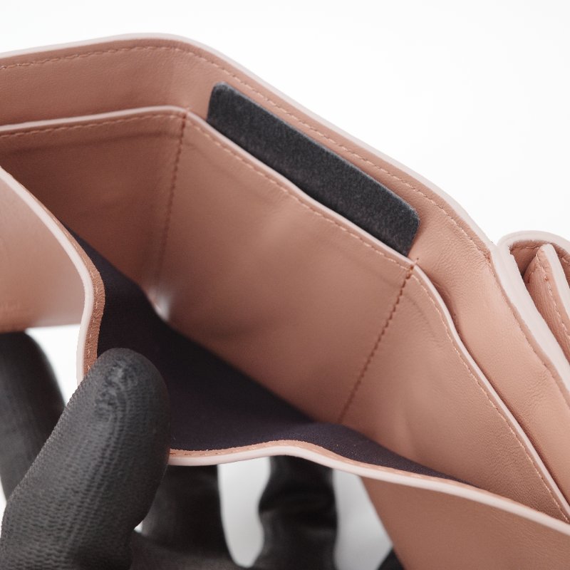 Fendi 芬迪 Baguette Micro  FF Logo腮紅粉 羊皮 三折短夾-10