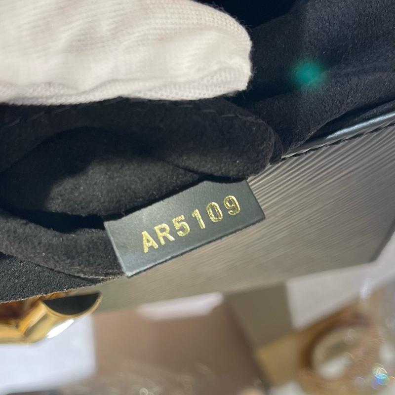 LV路易威登 Twist 黑金中号-8