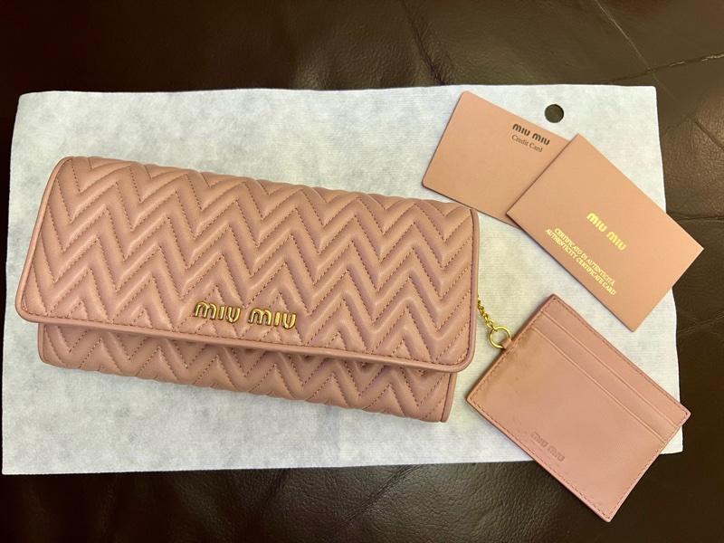 Miu Miu 祼粉紅色長銀包-0