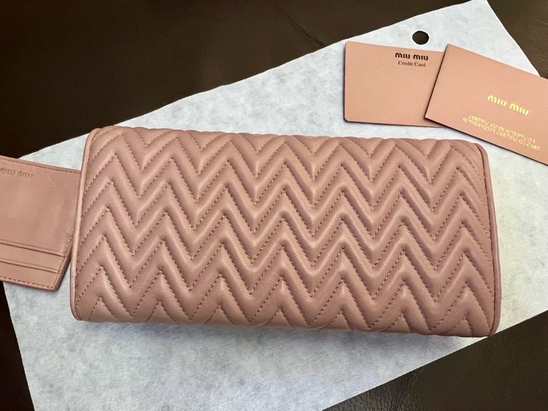 Miu Miu 祼粉紅色長銀包-4