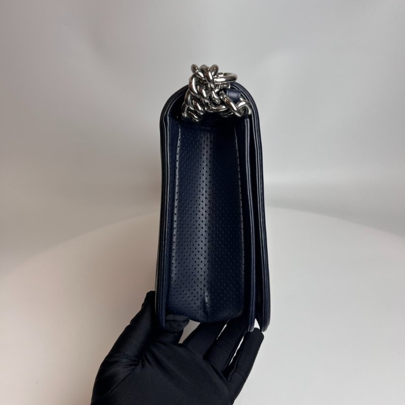 CHANEL BOY28 牛皮洞洞 藍銀 19開-2