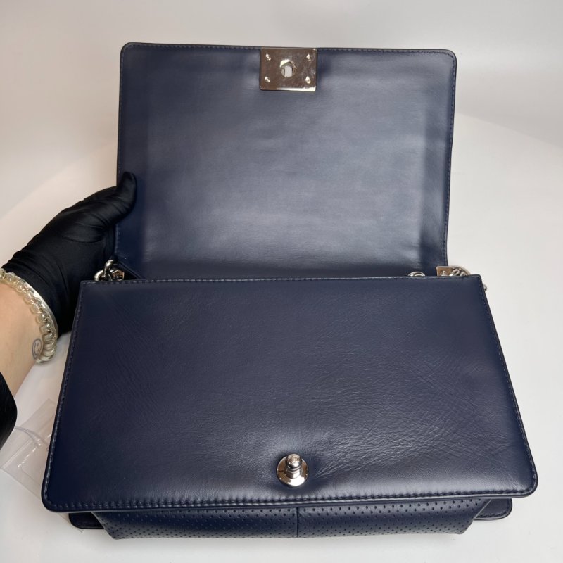 CHANEL BOY28 牛皮洞洞 藍銀 19開-5