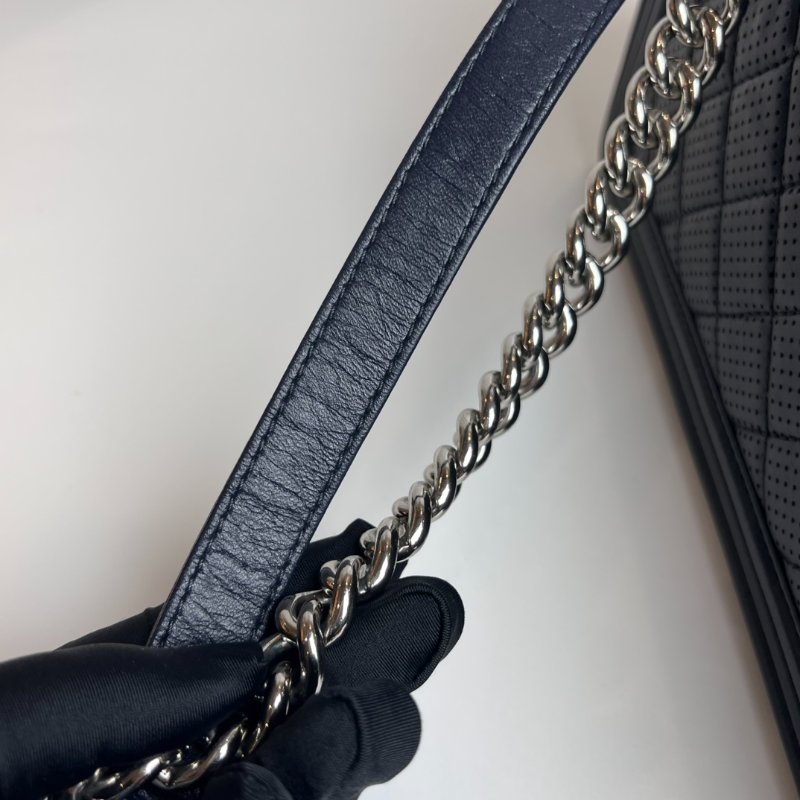 CHANEL BOY28 牛皮洞洞 藍銀 19開-9