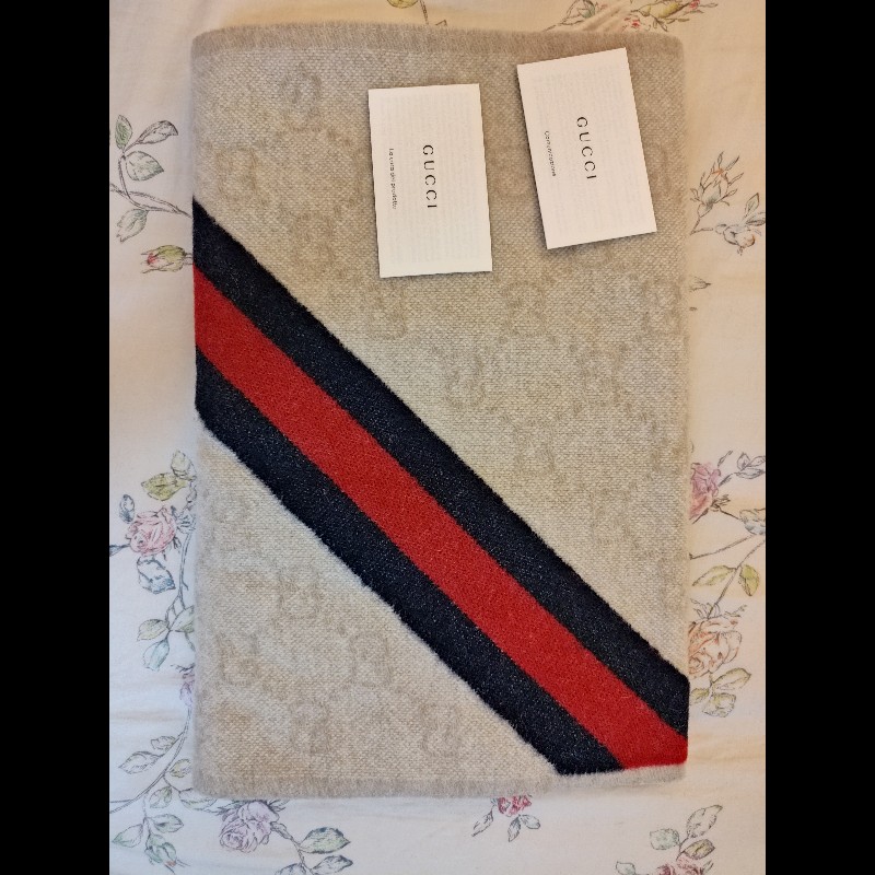 GUCCI 滿版GG logo羊毛圍巾（奶茶色）-1