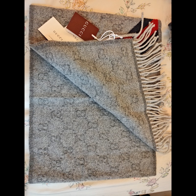 GUCCI 滿版GG logo羊毛圍巾（淺灰色）-2