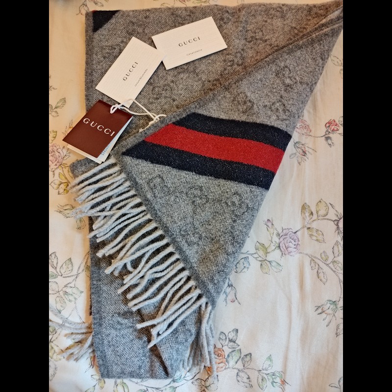 GUCCI 滿版GG logo羊毛圍巾（淺灰色）-3