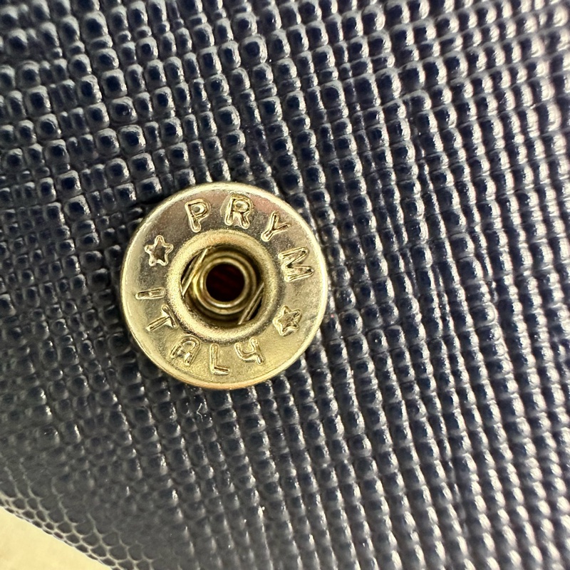 Agnes B 藍色釦式鑰匙包-11