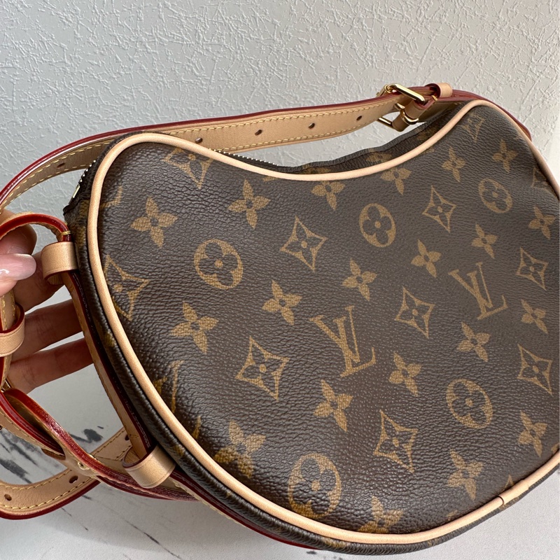 lv超好看的豌豆包 會再給一個小碗豆-1