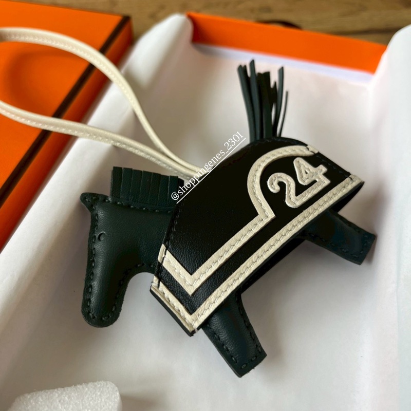 愛馬仕 Hermes 穿衣小馬吊飾 小黑馬 馬年行大運🐎-0