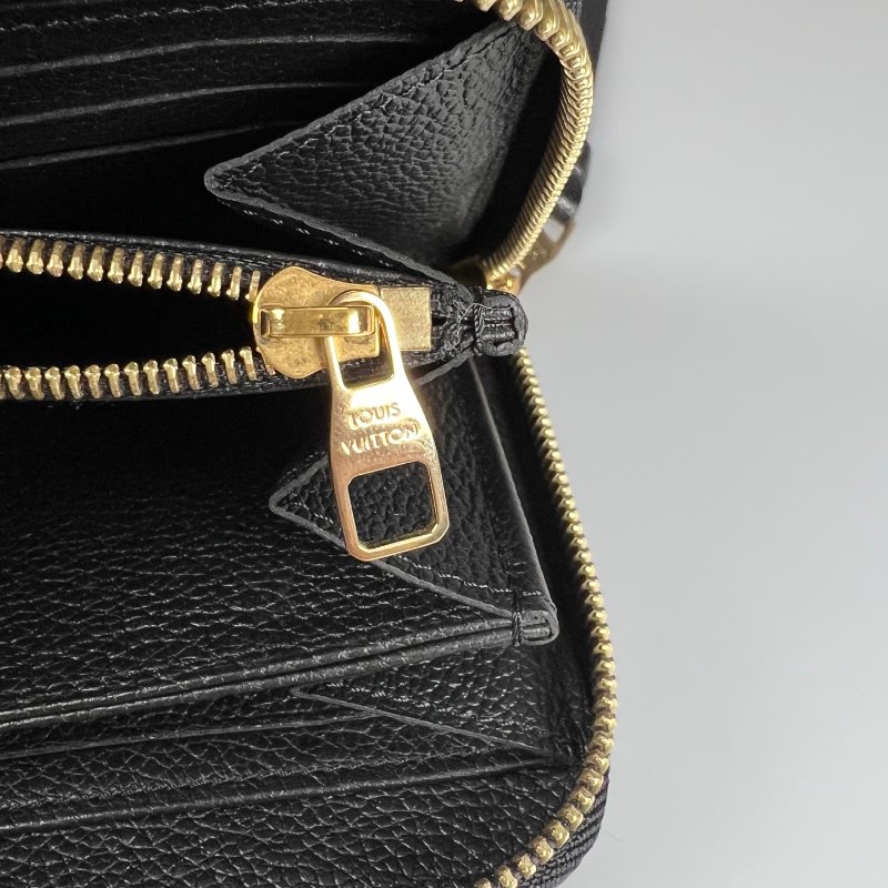 LV Ｍ61864/晶片款 黑壓紋ㄇ拉長夾-8